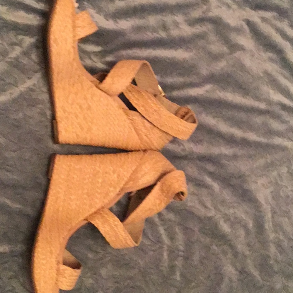 Steve Madden Haywire Wedge Sandal - size 7